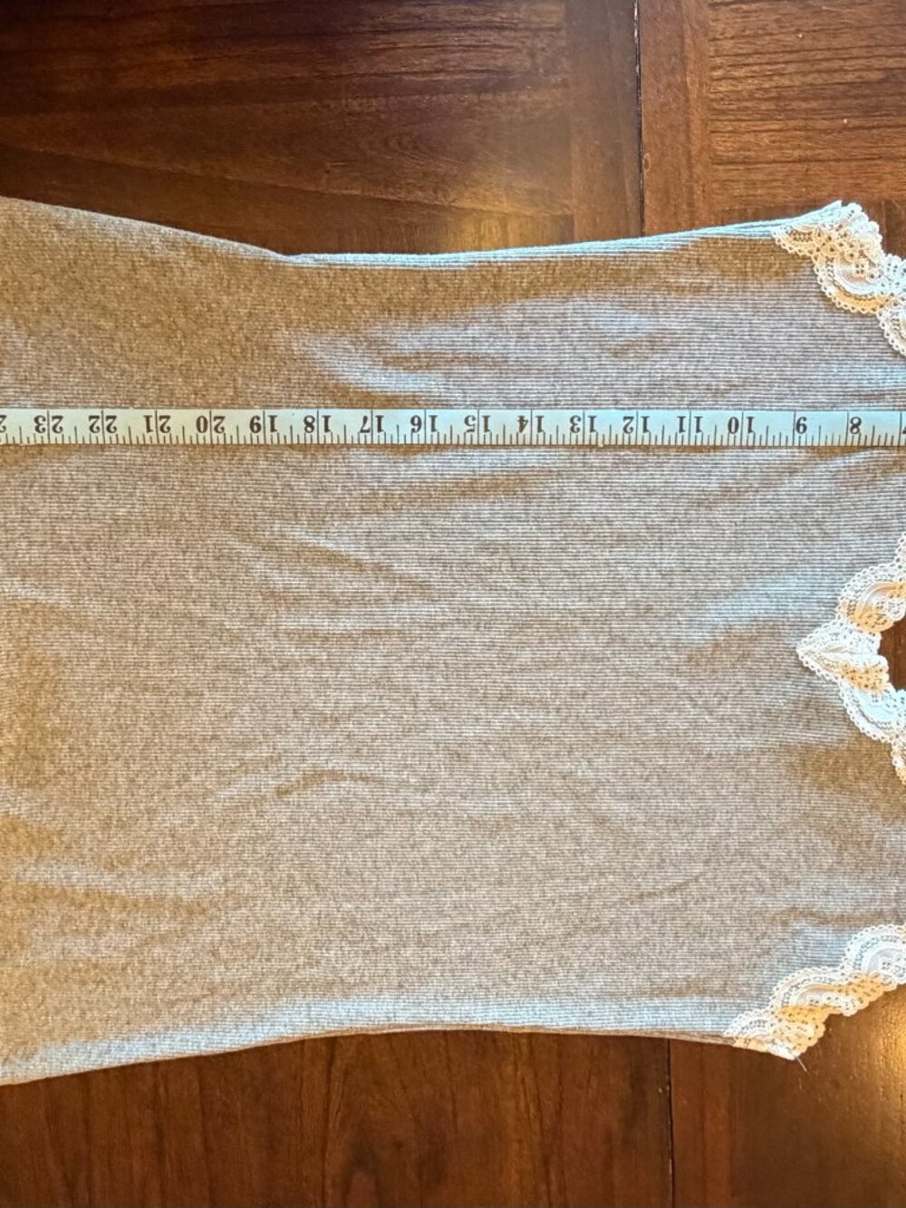 NWT Cream & Gray Scalloped Lace Trim Tank Top Stretch Comfy, Size Large - Picture 10 of 11